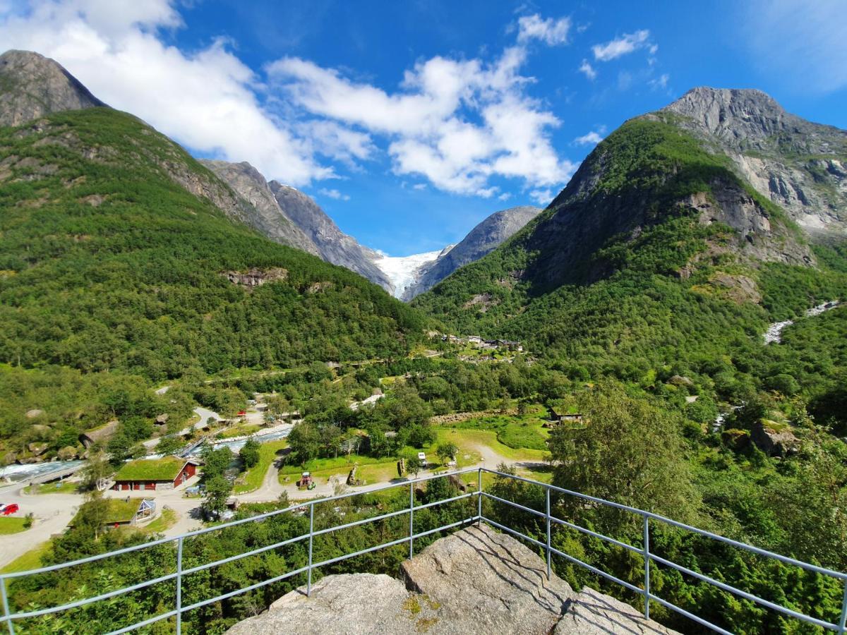 Melkevoll Bretun Camping Briksdalsbre Exterior foto